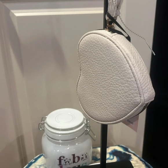 Juicy Couture cream heart wristlet NWT - Picture 3 of 4